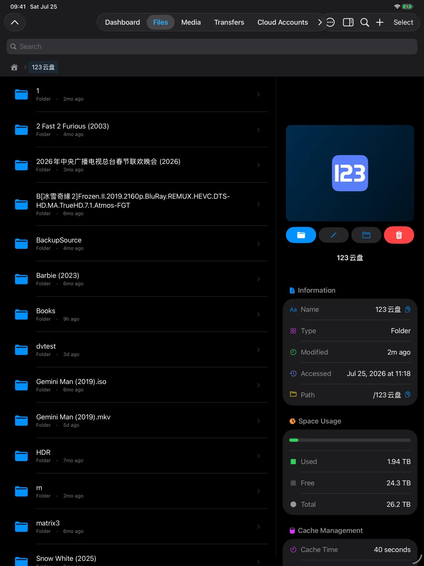 iPad 上的分栏视图：左边是文件夹列表，右边的检查器面板显示所选文件夹的名称、类型、修改与访问时间、路径和占用空间。