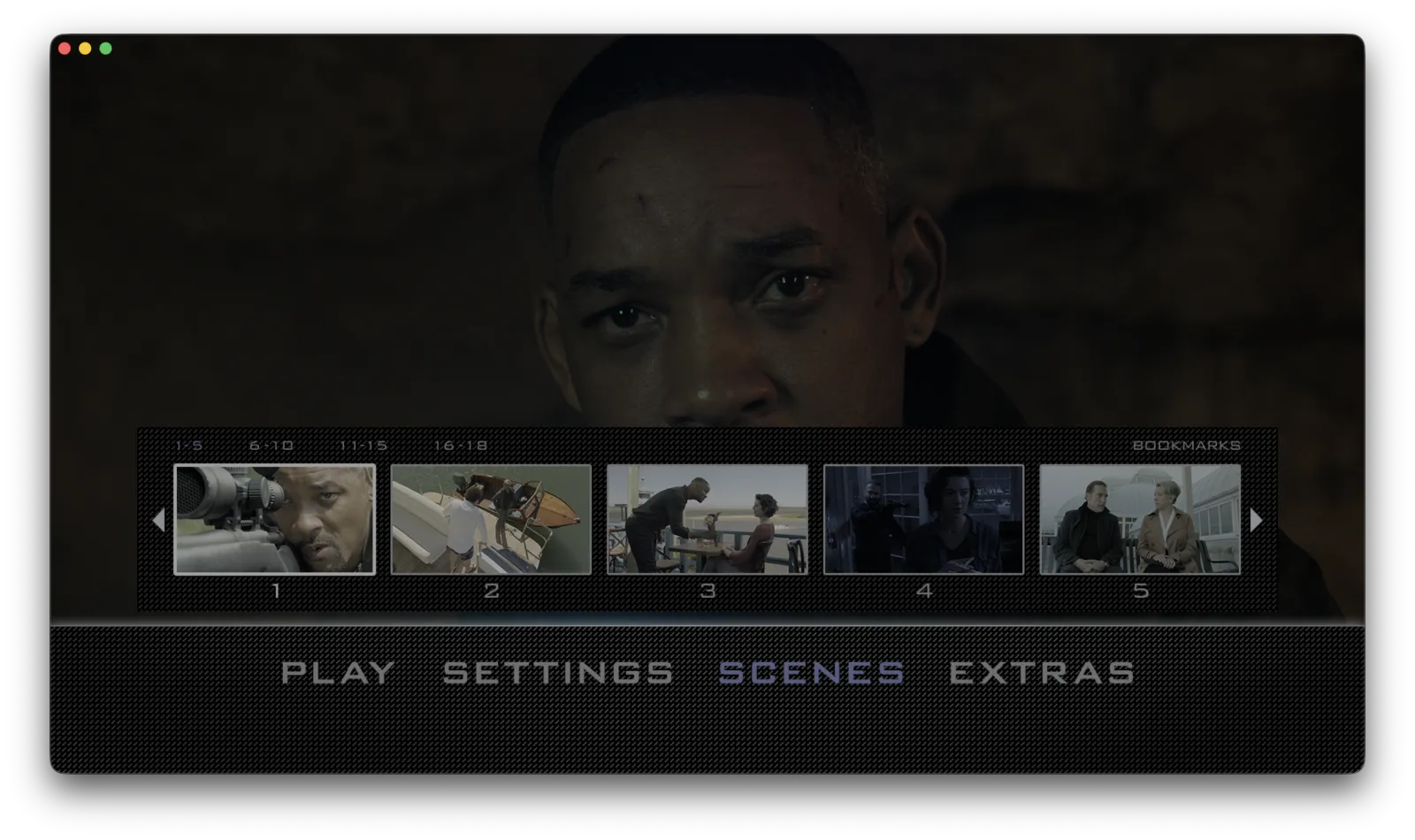 蓝光原盘的场景选择菜单：底部是 PLAY / SETTINGS / SCENES / EXTRAS 四个入口，上方一排场景缩略图，右上角还有书签。