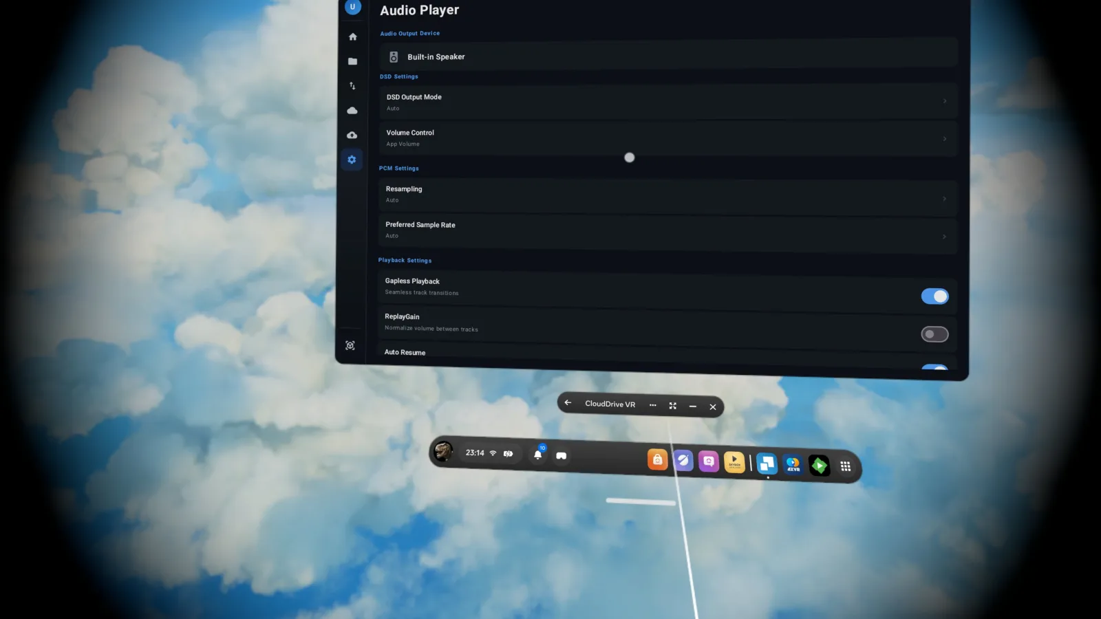 CloudDrive VR 的音频播放器设置面板：DSD 输出模式为「自动」、重采样为「自动」，下面依次是首选采样率、无缝播放、ReplayGain 和自动续播等开关。